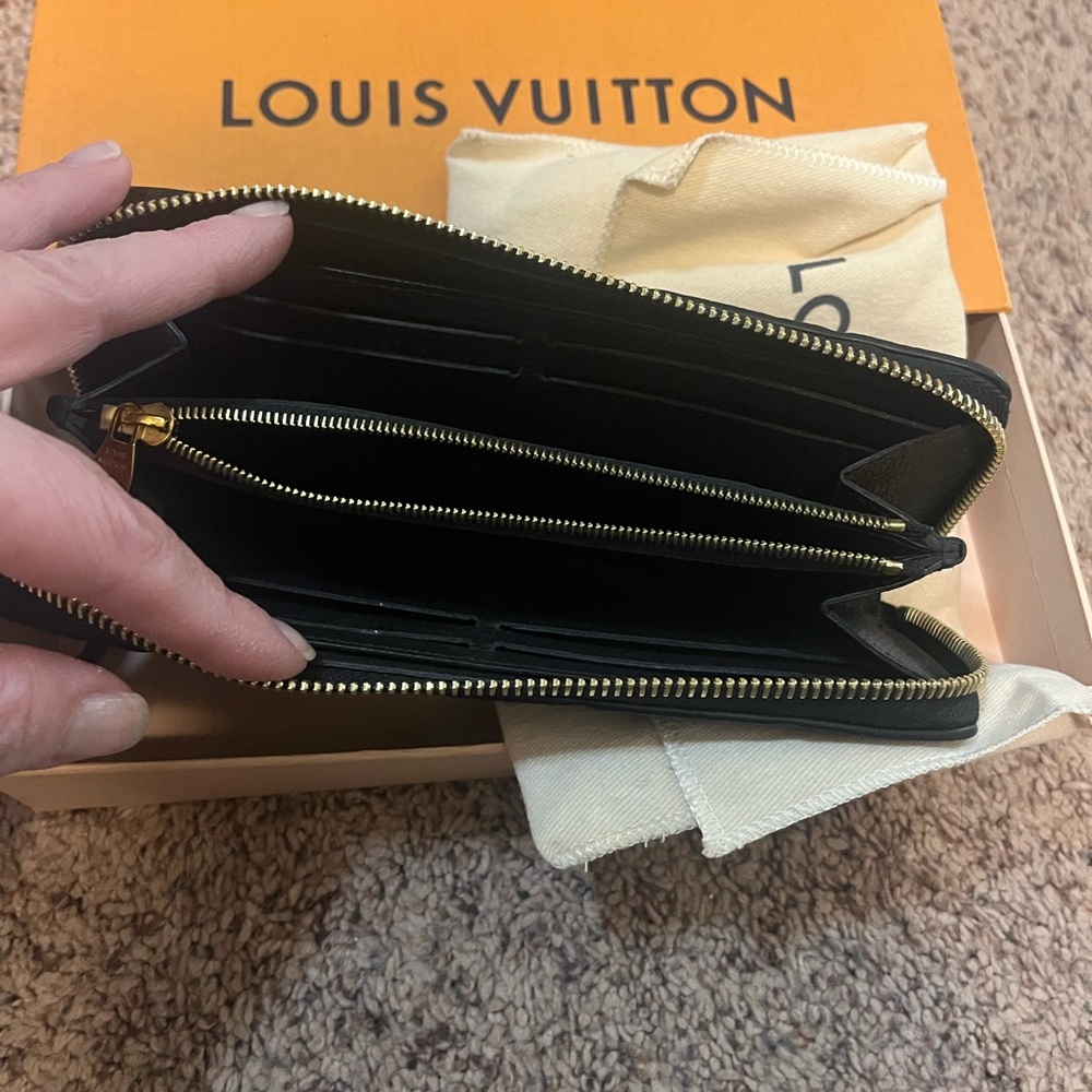 Louis Vuitton Clemence empriente noir wallet - Picture 3 of 11